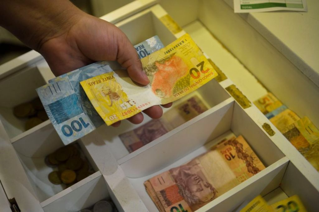 Eleitores paulistas pedem melhoria na economia, com geração de renda