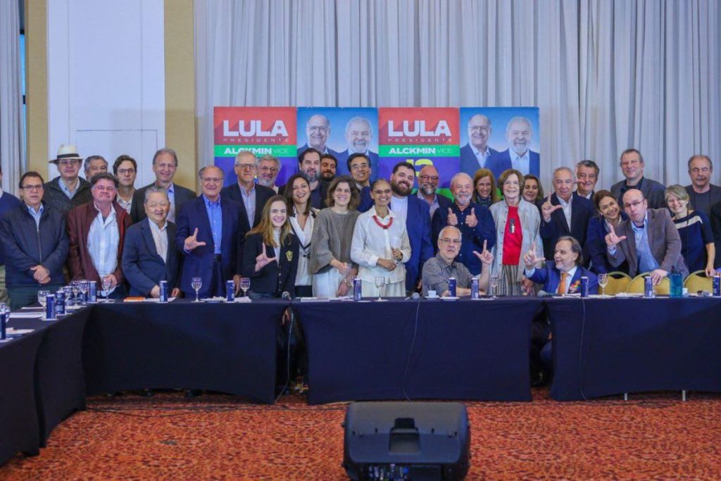 Lula recebe apoio de personalidades da sociedade civil