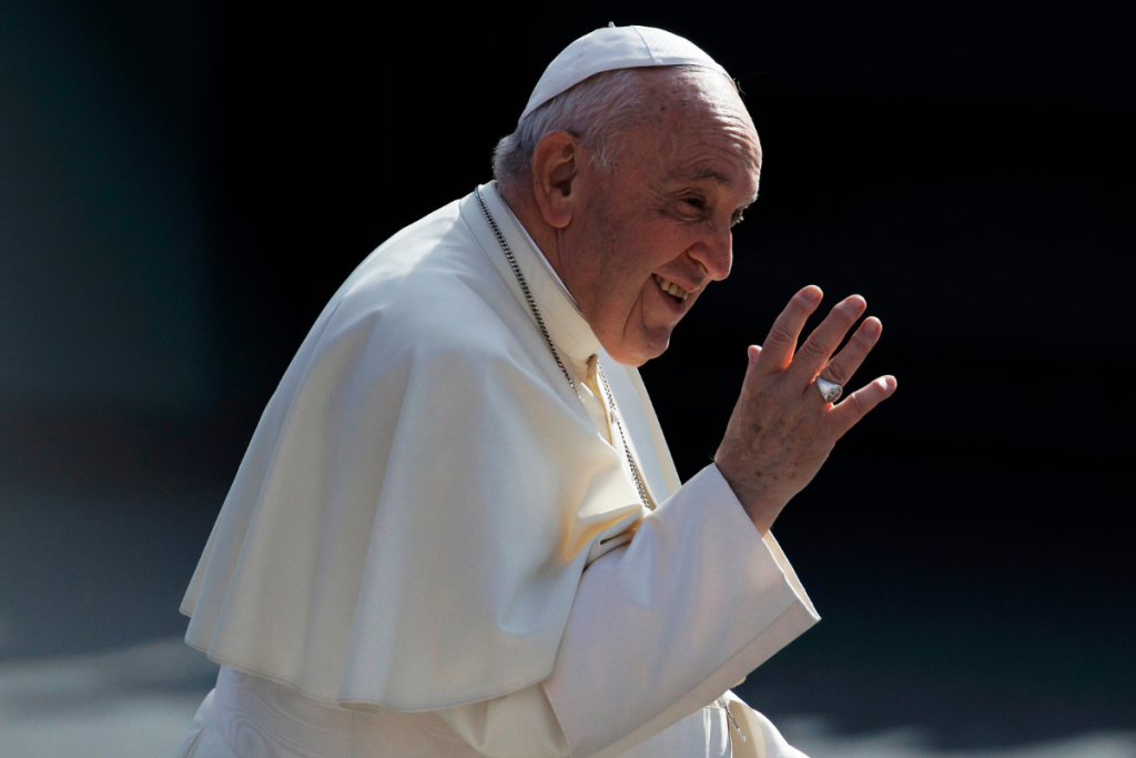 Papa Francisco manda mensagem ao Brasil durante saudação aos peregrinos