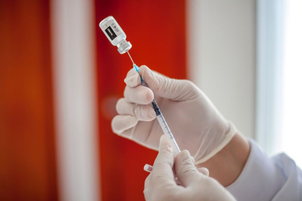 Senado aprova MP que revoga exigência de repasse de vacinas ao SUS