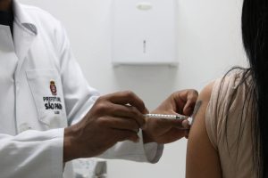 tecnicos-pedem-vacinas-para-impedir-que-variantes-sofram-mutacoes