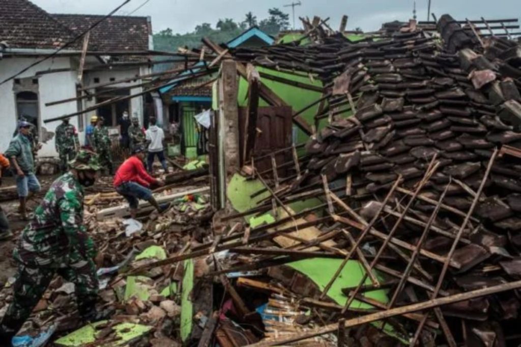 terremoto-atinge-a-indonesia-e-deixa-dezenas-de-mortos