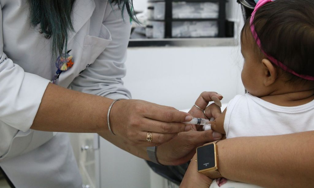 Covid-19: Rio de Janeiro começa a vacinar bebês com comorbidades amanhã
