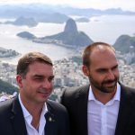 Eduardo e Flávio Bolsonaro pedem cidadania na embaixada italiana