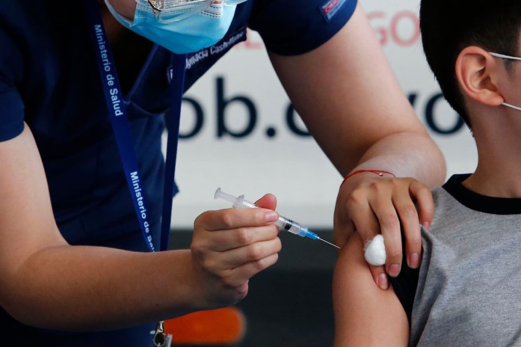 Baixa procura faz Rio prorrogar vacinação de crianças com comorbidades