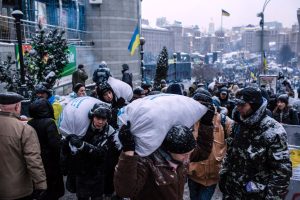 Bombardeada e sem energia, Kiev tem 1ª neve da temporada