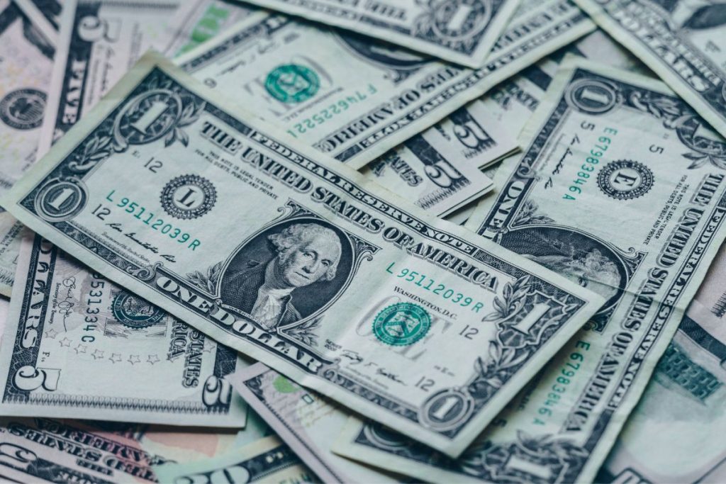Dólar cai para R$ 5,14 em dia de anúncio da equipe de transição