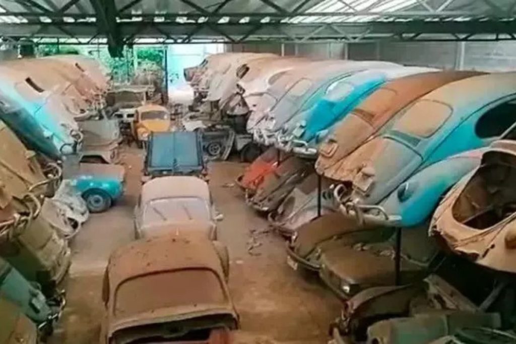Garagem secreta com mais de cem carros é encontrada em SP
