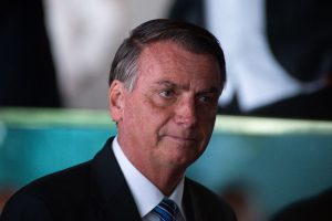 Jair Bolsonaro é atendido em hospital com dores abdominais