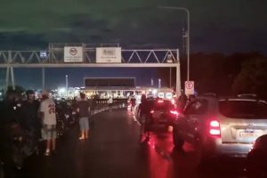 Navio bate na ponte Rio-Niterói e pista fica interditada