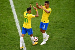 neymar-exalta-casemiro-apos-gol-que-garantiu-vitoria-do-brasil