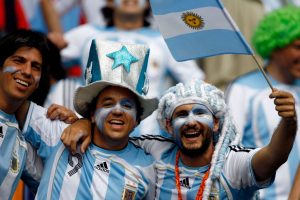 Por que os argentinos compraram mais ingressos do que os brasileiros para a Copa do Qatar?