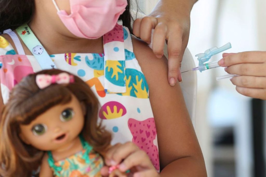 Saúde distribui 1 milhão de doses de vacina contra a Covid-19 para crianças
