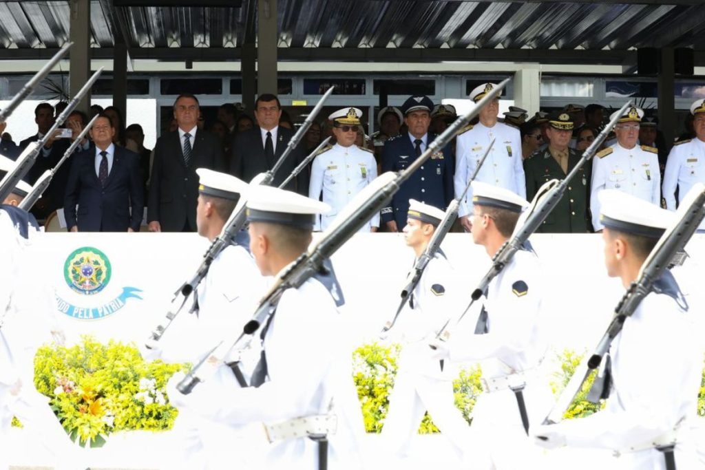 Presidente participa em Brasília de homenagem pelo Dia do Marinheiro