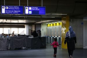 Afegãos em aeroporto de Guarulhos testam positivo para Covid-19