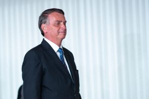 Bolsonaro nomeia 14 militares e 13 embaixadores para novos cargos