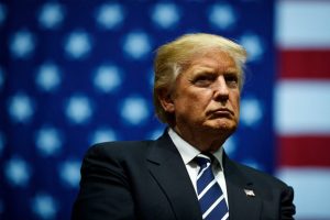 Comitê americano acusa Trump de quatro crimes em invasão do Capitólio