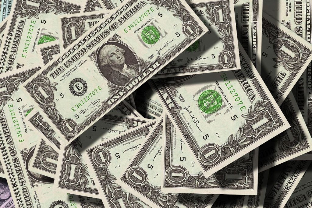 Dólar sobe para R$ 5,24 em dia de confirmação de Haddad na Fazenda
