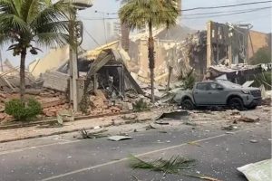 Explosão destrói restaurante em Teresina