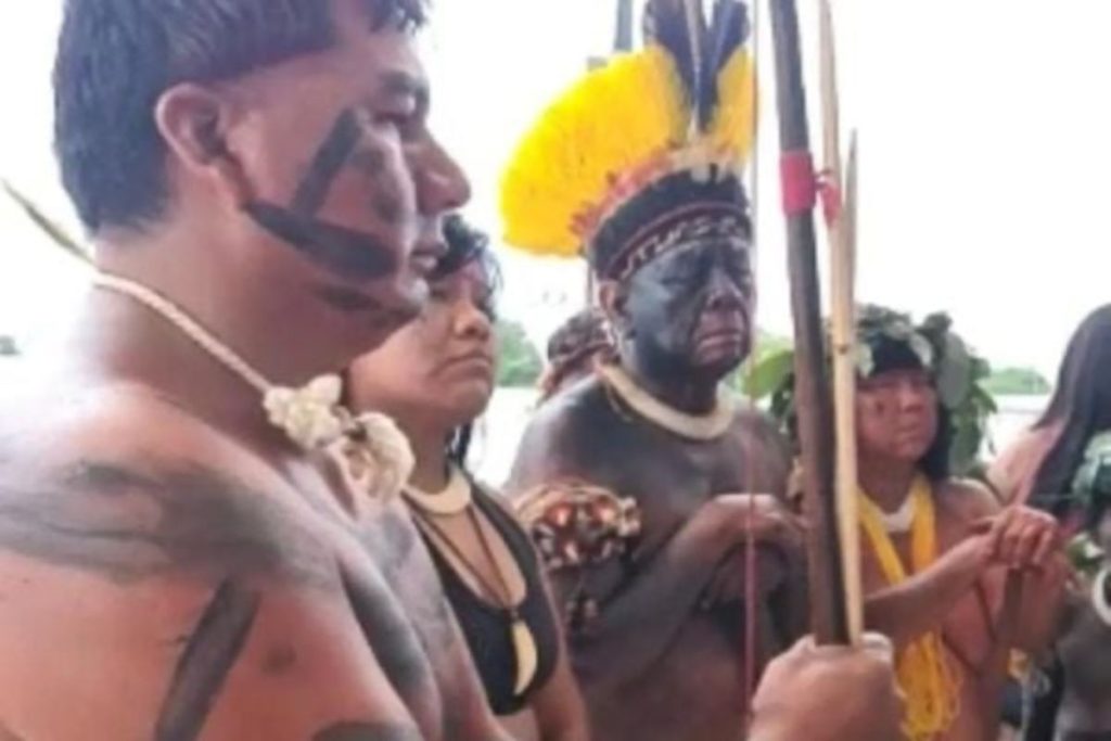 indigenas-invadem-area-reservada-do-stf