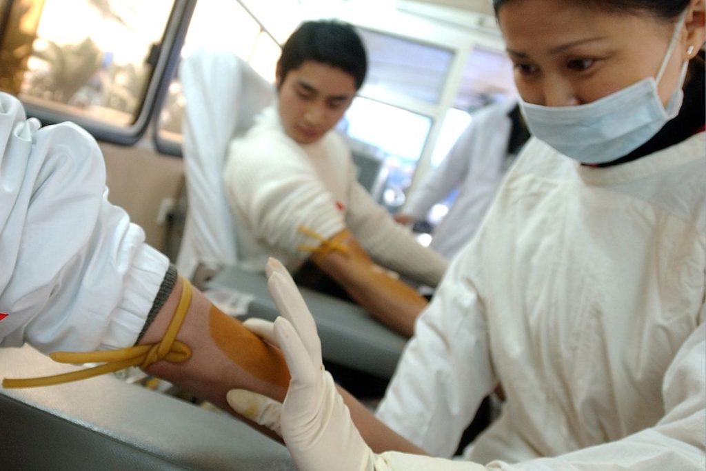 Japão autoriza exame de sangue para detectar Alzheimer