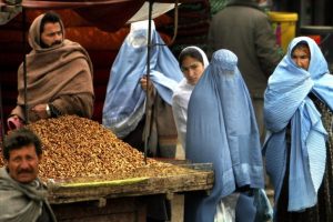 ongs-suspendem-trabalhos-apos-taliba-exigir-demissao-de-mulheres