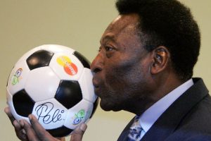 Confederação Brasileira de Futebol - Sabia que o Rei Pelé é o jogador mais  novo a conquistar a Copa do Mundo? Mais um recorde do Maior de Todos os  Tempos! 👑⚽🇧🇷 #Pele80 #