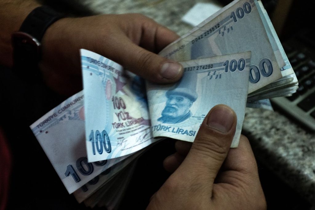 Turquia aumentará o salário mínimo em 54,66%
