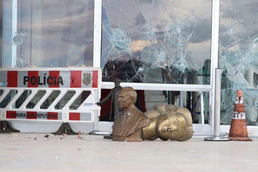 Governo vai criar memorial com obras vandalizadas por extremistas