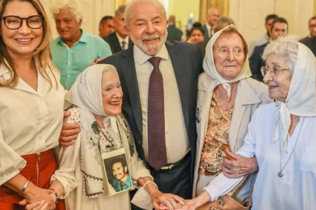 Argentina: Lula se encontra Mães e Avós da Praça de Maio
