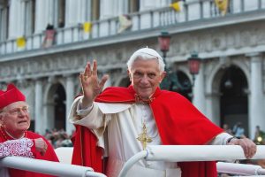 Bento XVI: papa emérito é velado na Basílica de São Pedro