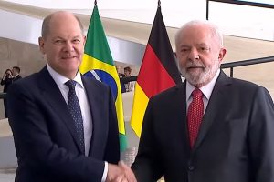 Estamos vivendo na inanição, diz Lula ao sugerir grupo de articulação pela paz na Ucrânia