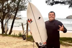 saiba-mais-sobre-marcio-freire-surfista-brasileiro-que-morreu-em-portugal