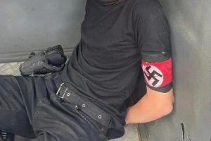 adolescente-com-simbolo-nazista-e-detido-apos-atacar-escola-em-sp