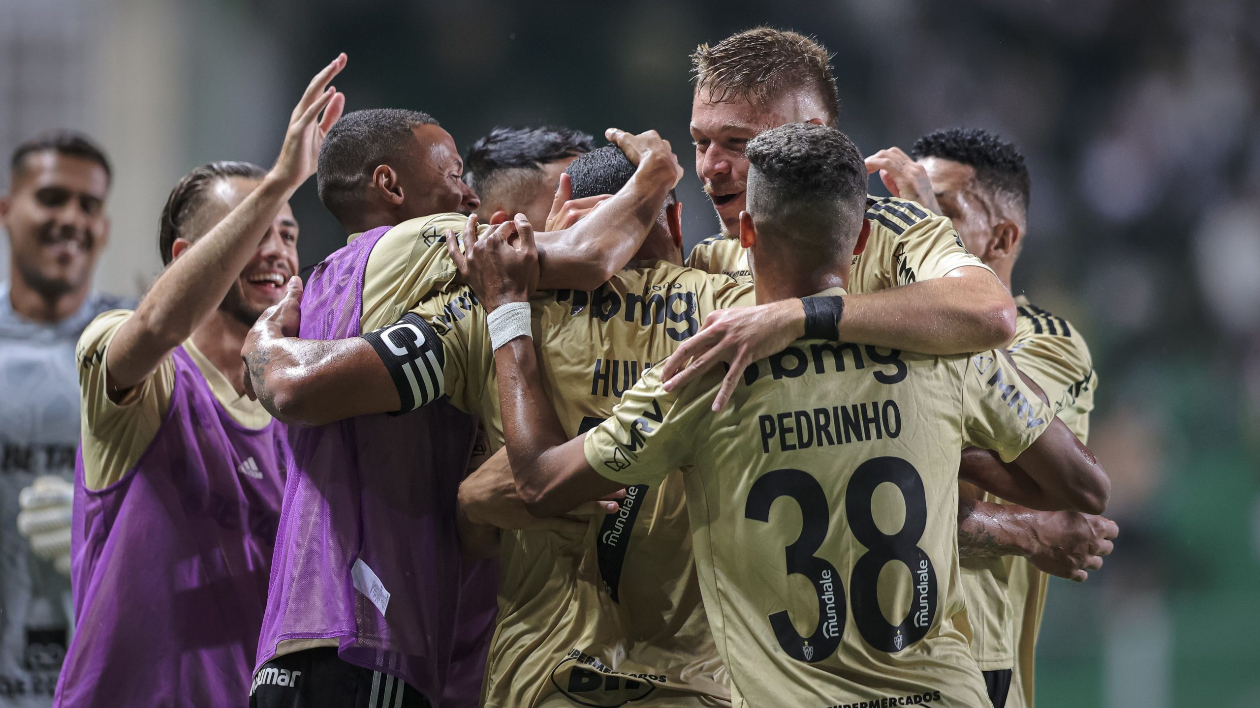 Hot Shots from the Exhilarating Cruzeiro vs. Atlético-MG Match