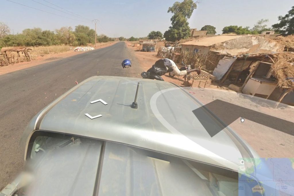 Carro do Google Maps atropela motociclista