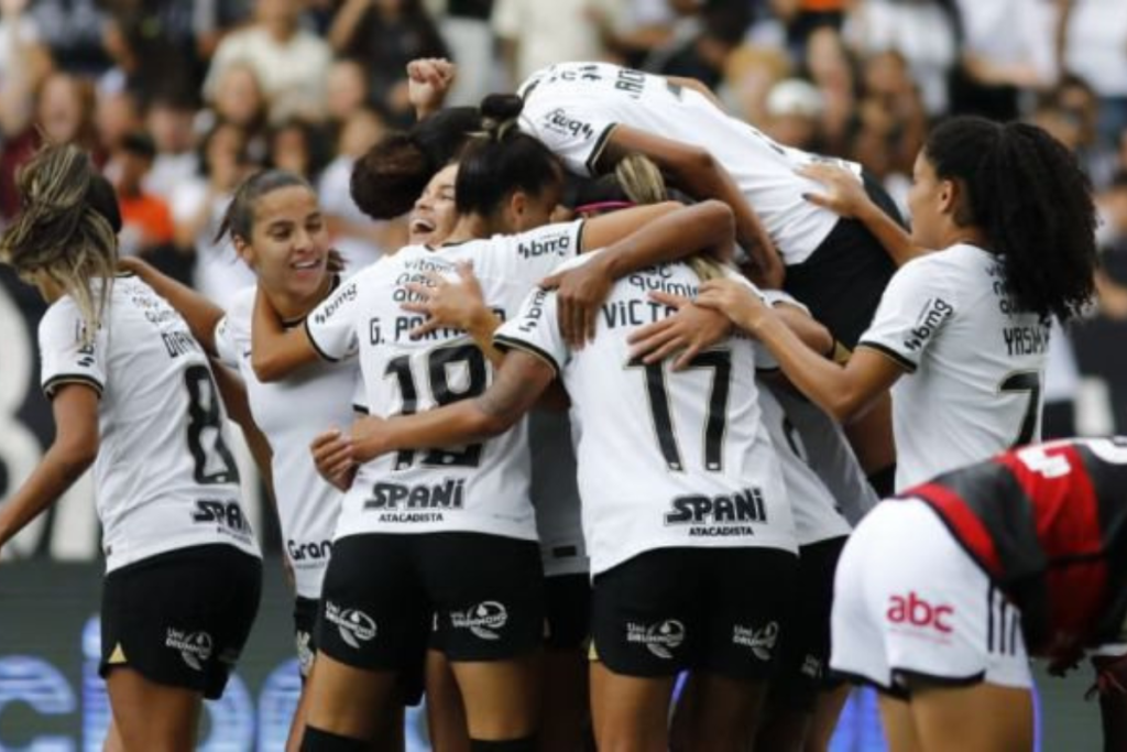 Corinthians goleia Flamengo e leva a Supercopa Feminina