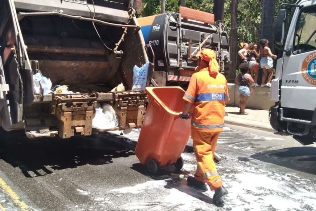desfiles-de-blocos-e-escolas-no-rio-ja-geraram-4662-toneladas-de-lixo