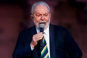 Lula defende regulação das redes sociais para evitar desinformação