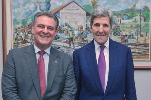 Fávaro conversa com John Kerry e propõe investimento internacional na ciência brasileira
