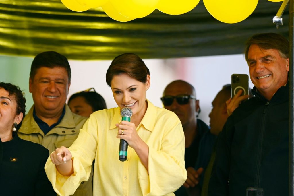 Flávio Bolsonaro diz que Michelle é um bom nome para 2026