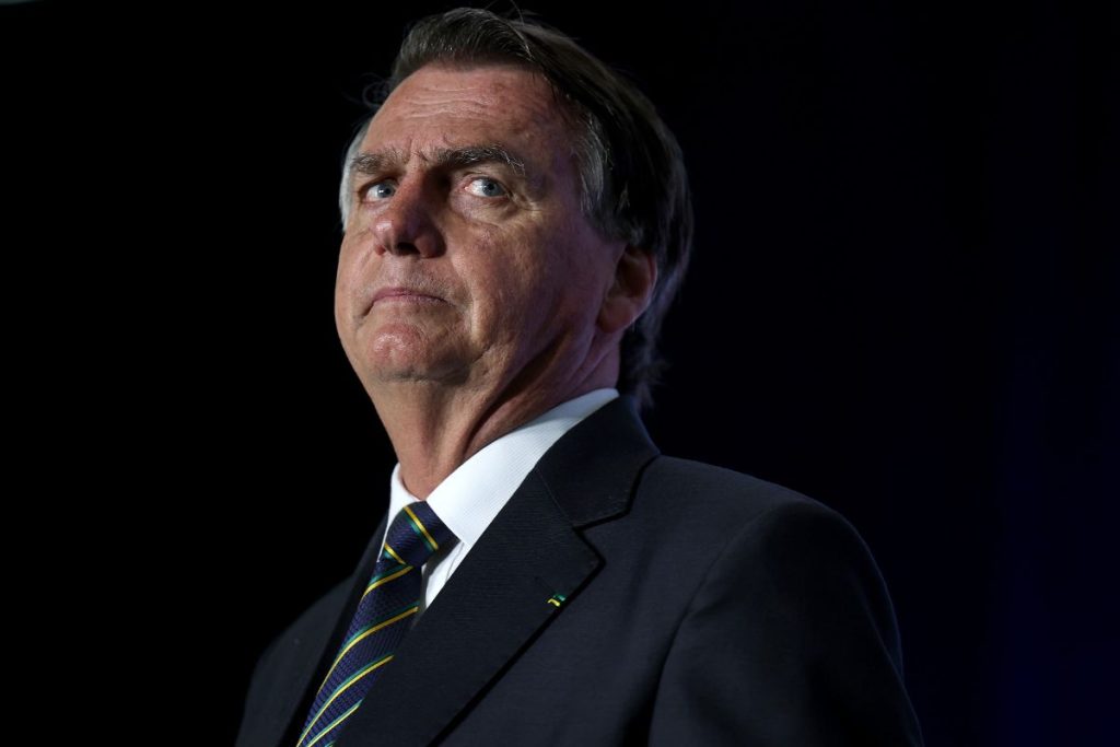 Foram tratados como terroristas, diz Bolsonaro sobre presos em 8 de janeiro