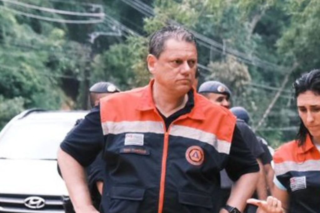 Governador de São Paulo relata que veículos com doações foram saqueados