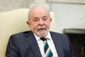Lula anuncia isenção de IR a R$ 2.640 e salário mínimo de R$ 1.320