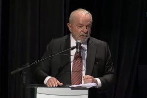 Lula: "cultura de juros altos no Brasil é uma vergonha"