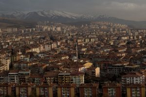 Novo terremoto derruba prédios na Turquia