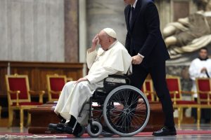 Papa Francisco suspende leitura de dois discursos por problema de saúde