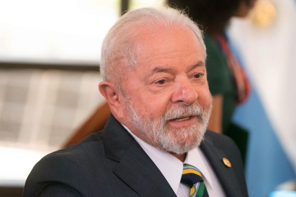 Presidente Lula visita áreas atingidas por temporais no litoral norte de SP