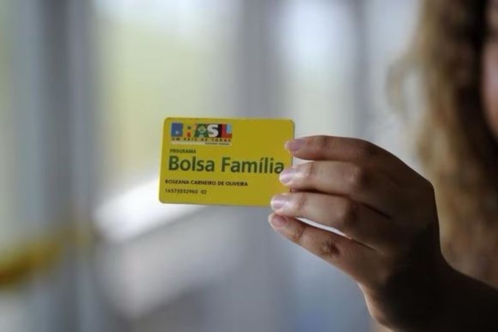 Bolsa Família: beneficiários com NIS de final 4 recebem o auxílio hoje