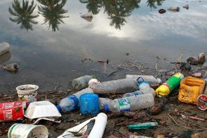 Brasil gerou 64 quilos de resíduos plásticos por pessoa no ano passado
